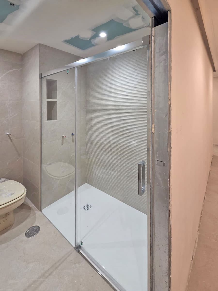 Expertos en el cambio de bañera por plato de ducha en Ourense